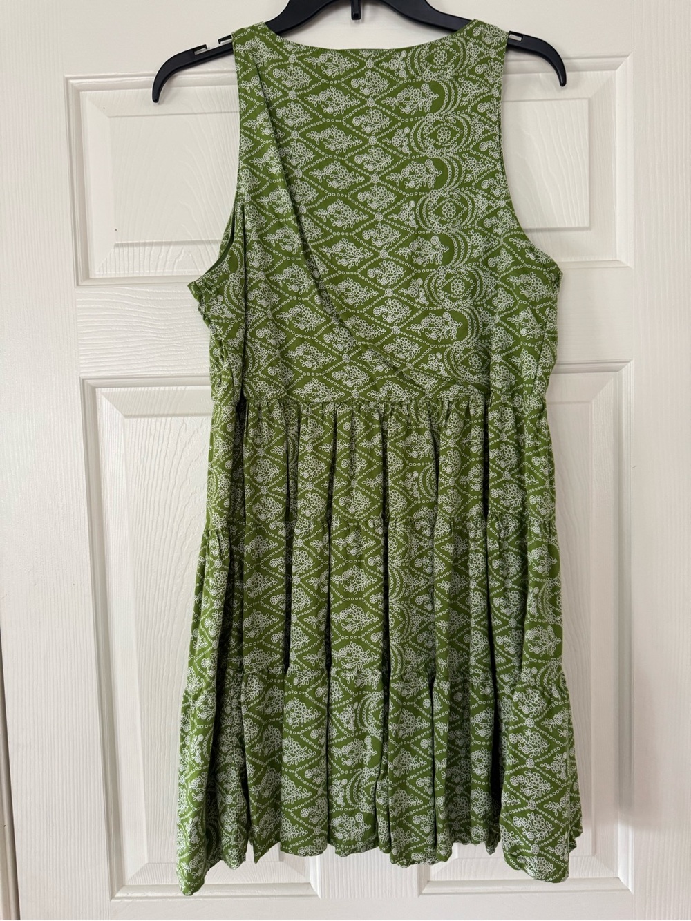 Sincerely Jules Olive Green V-Neck sleeveless Tiered Midi Dress size large - Picture 3 of 3